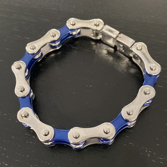 Blue and Silver Bike Chain Bracelet with Stones - Picture 4 of 7